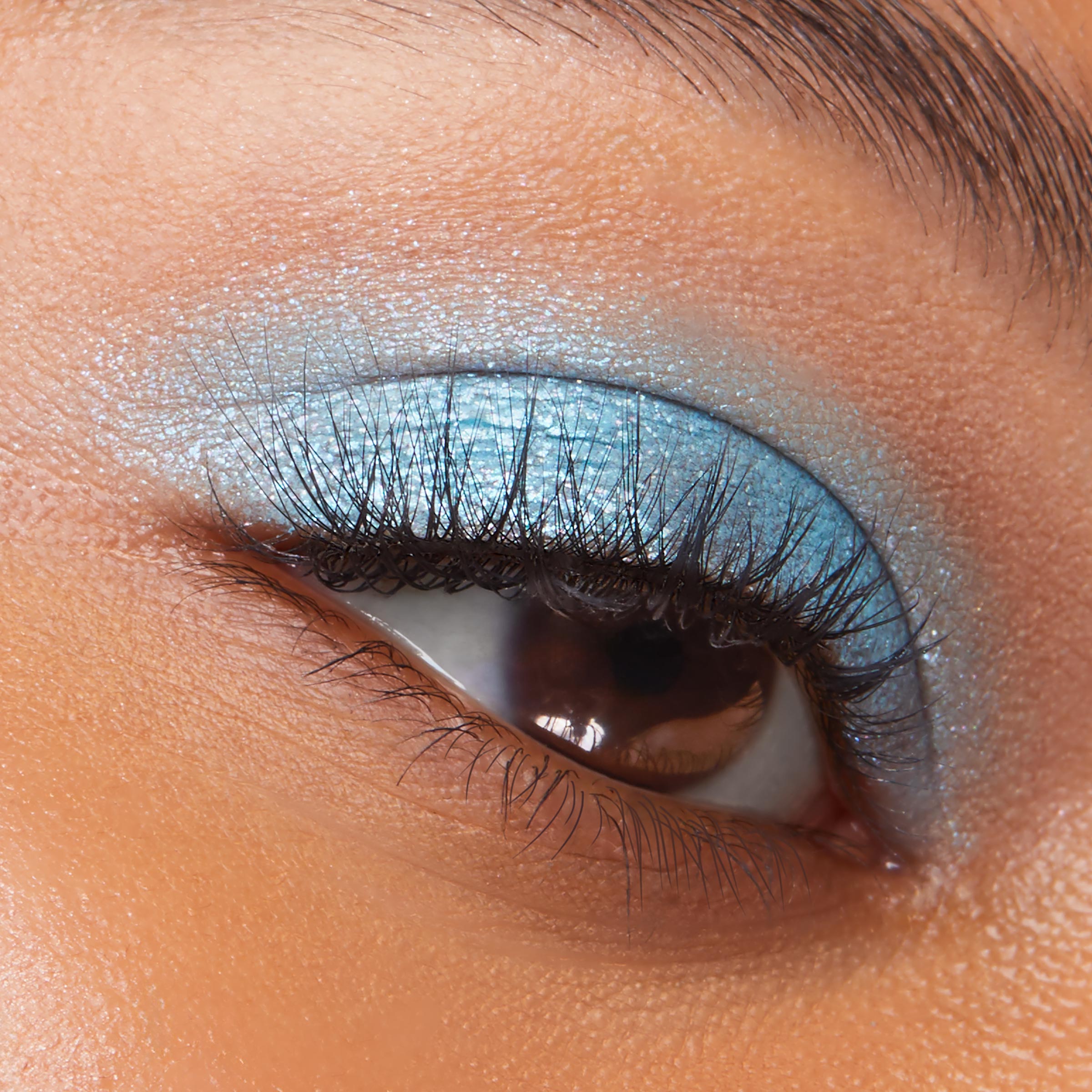 Cream-to-Powder Eyeshadow with High Impact Color | Hydro Pump