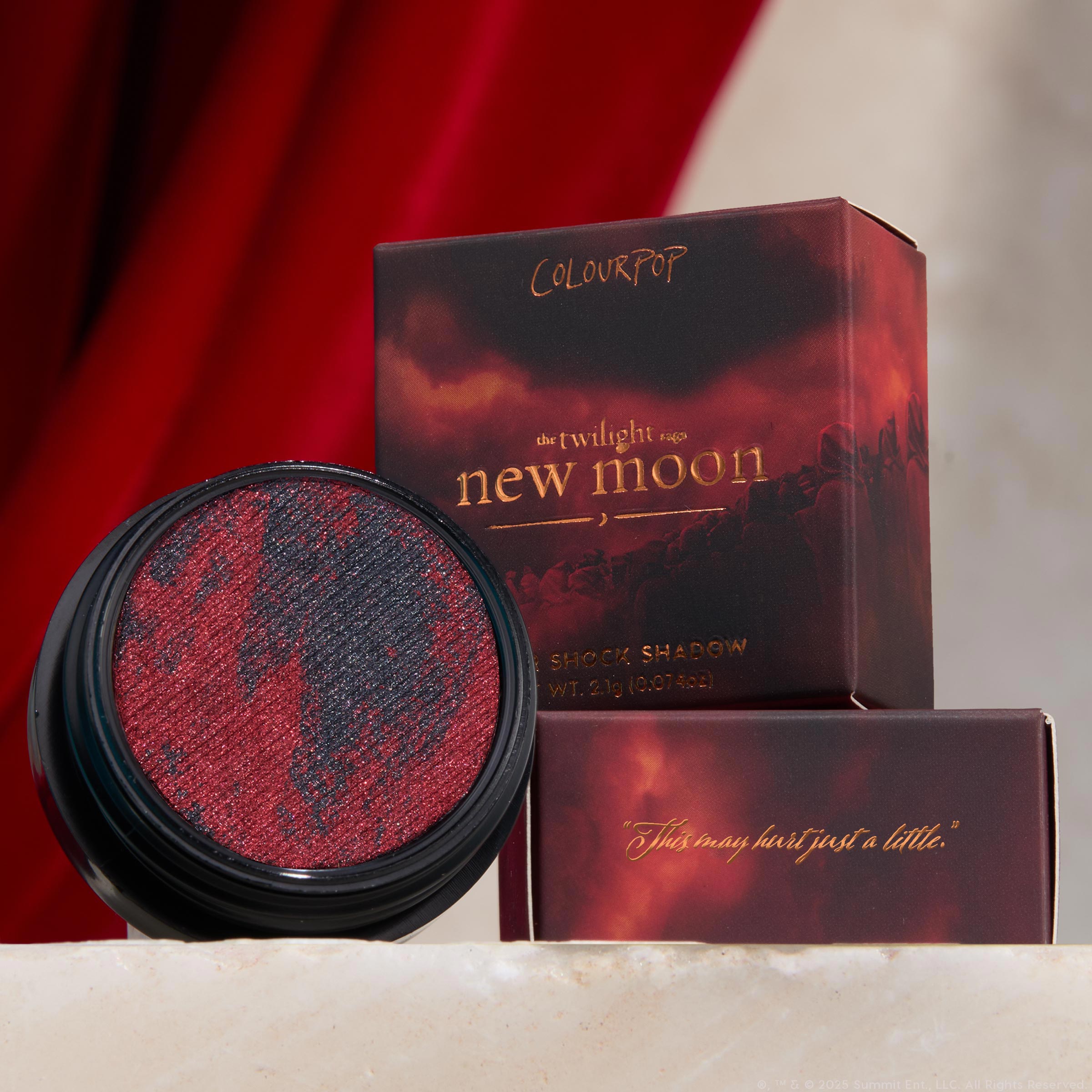 Long-Lasting Cream-to-Powder Eyeshadow | The Volturi