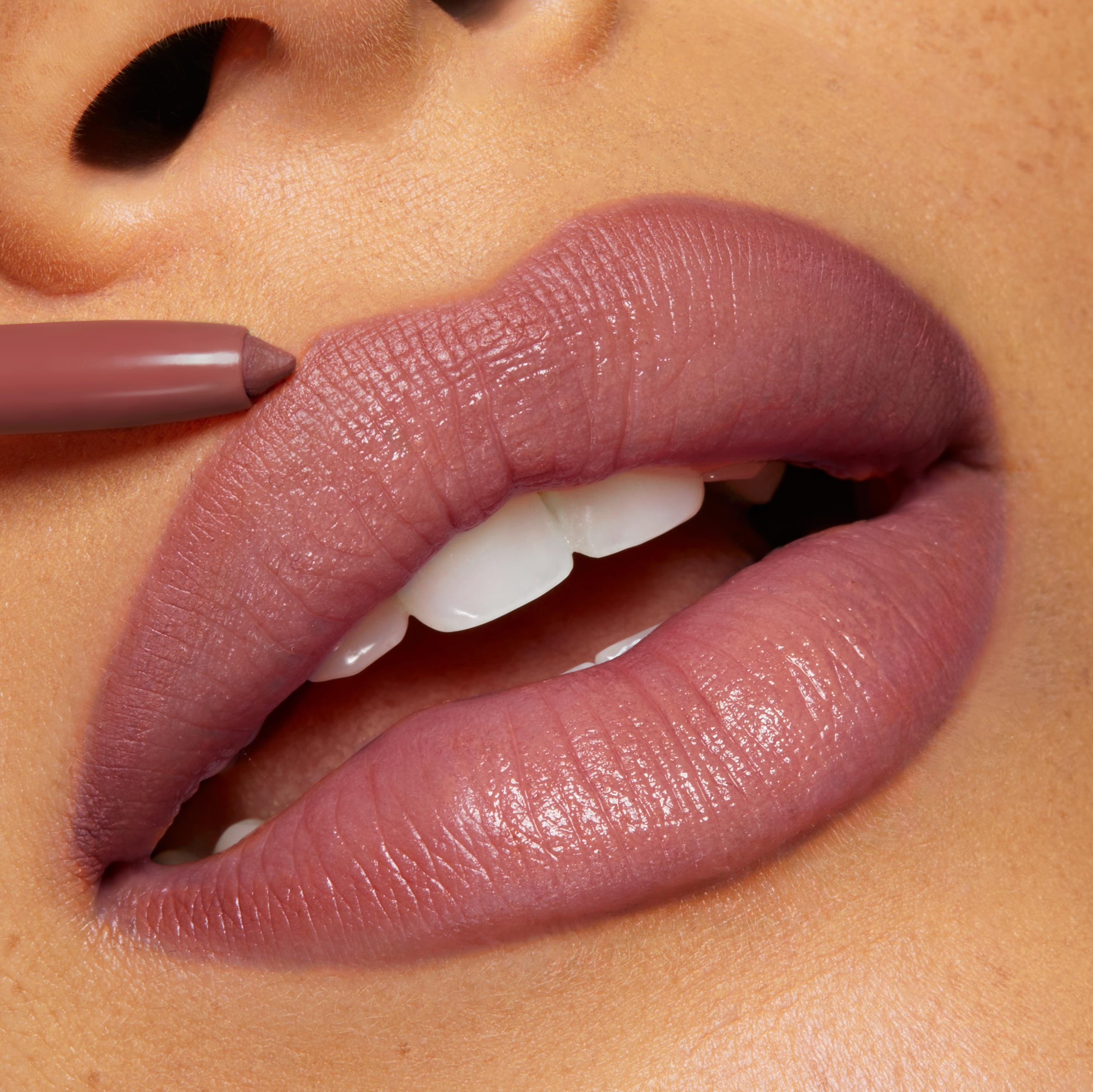 Plumping Lip Liner for Fuller Lips with Ginger & Peppermint | Retractable