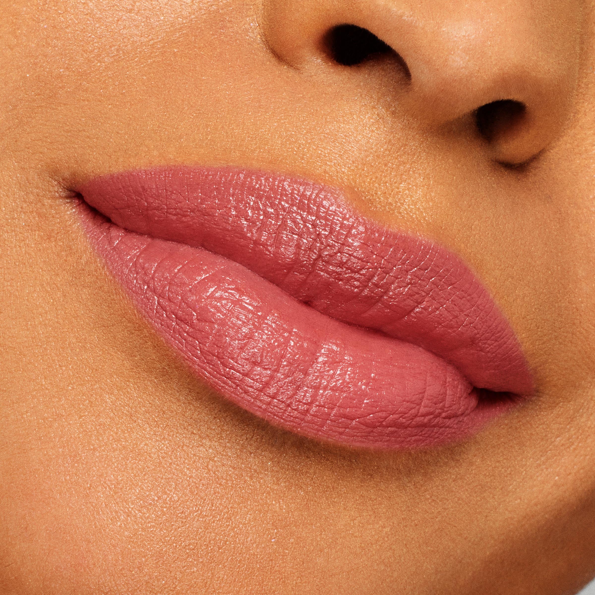 Long-Lasting Moisturizing Lipstick with Vitamin E | It's Giving
