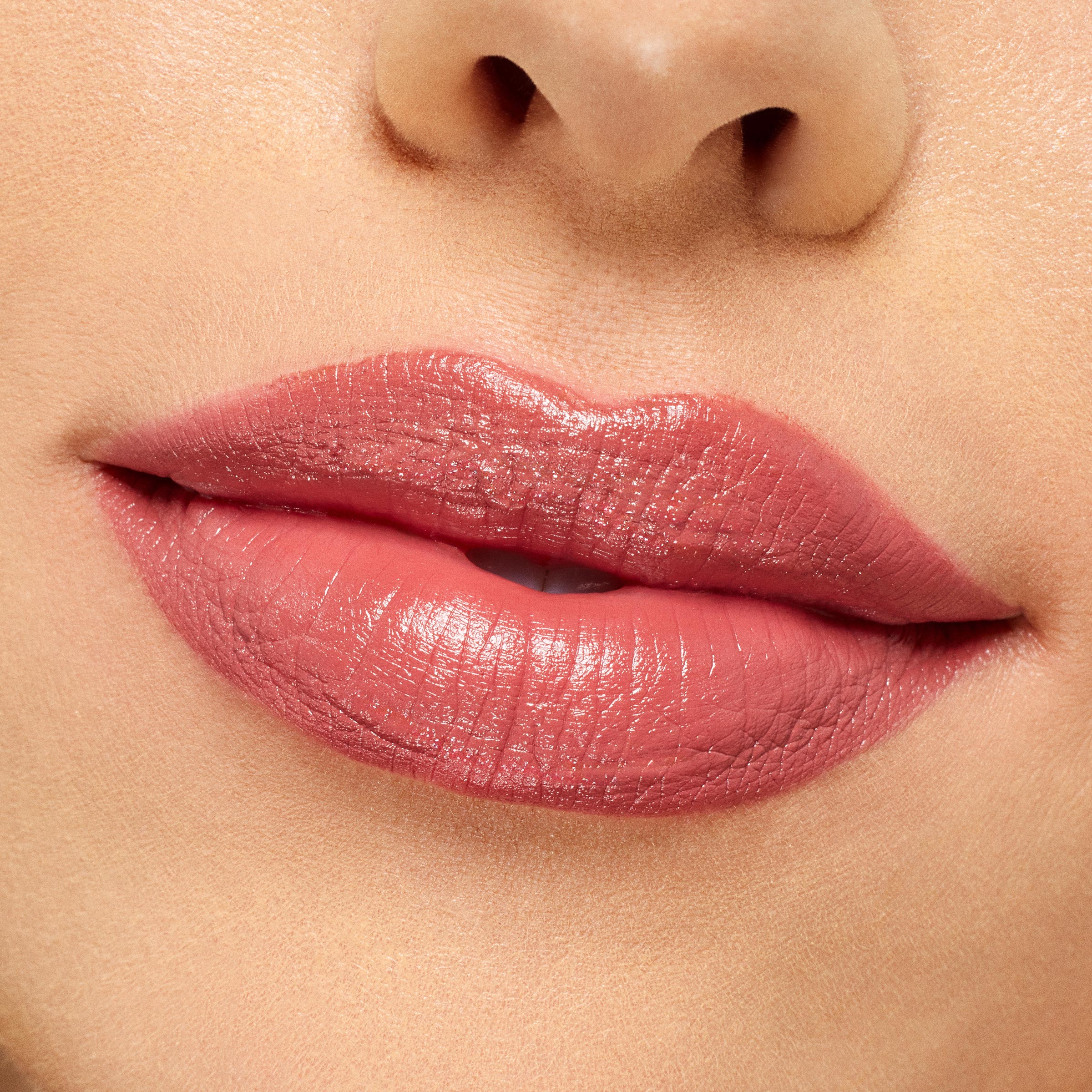 Long-Lasting Moisturizing Lipstick with Vitamin E | It's Giving