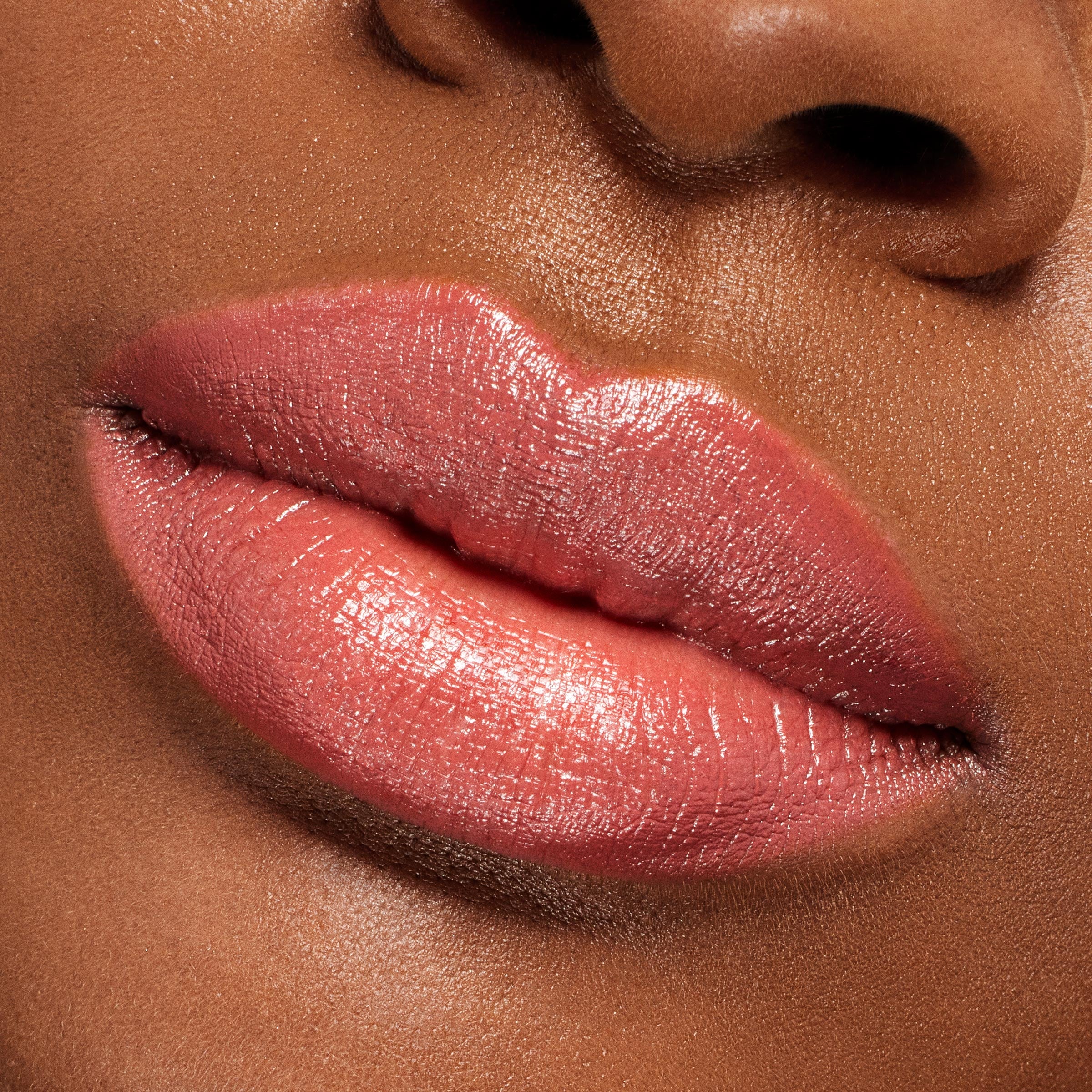 Long-Lasting Moisturizing Lipstick with Vitamin E | It's Giving